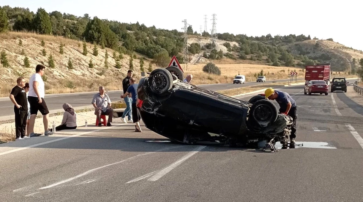 Emniyet kemeri hayat kurtardı, takla atan otomobilden yara almadan kurtuldular