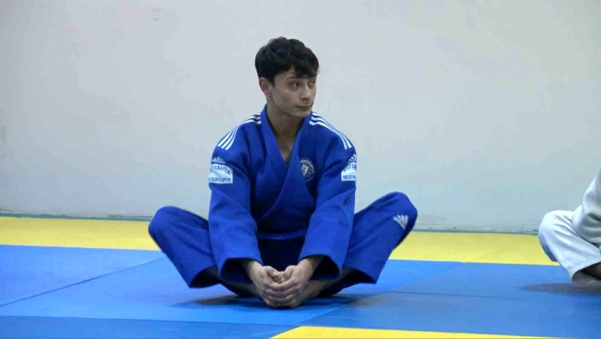 Kütahya’yı temsil eden Ahmet Erdem Ay, Okullar Arası Judo Türkiye Şampiyonasında 2. oldu