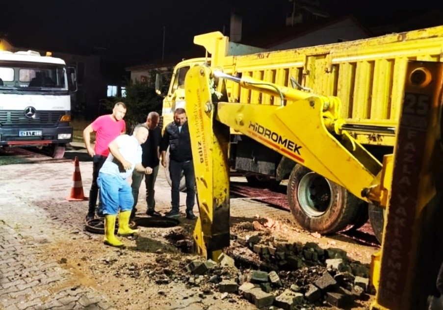 Gediz Belediyesi’nden Yol Bakım ve Onarım Çalışmaları