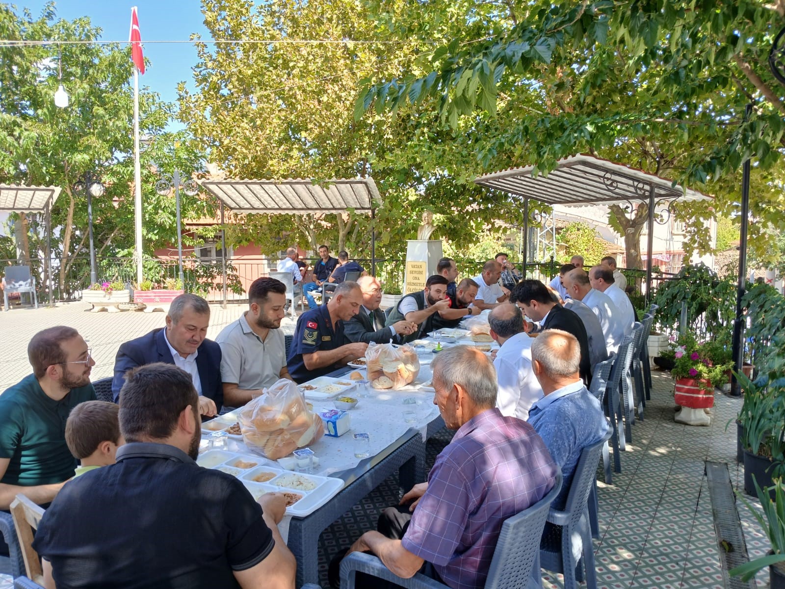 Hasanlar Köyü Sağlıklı İçme Suyuna Kavuşmanın Ardından Hayır Yemeği Düzenledi